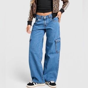 💙Size 29W x 32L - NWT: LEVI’S - Women’s Superlow Loose Cargo Jeans